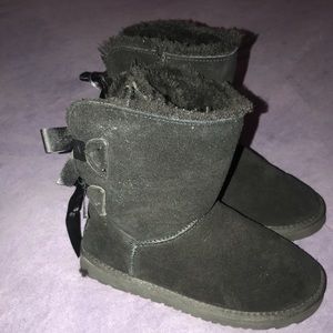 Black Ugg boots